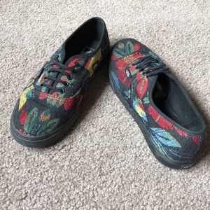 Vans size 7.5 women’s or 6 in men’s
